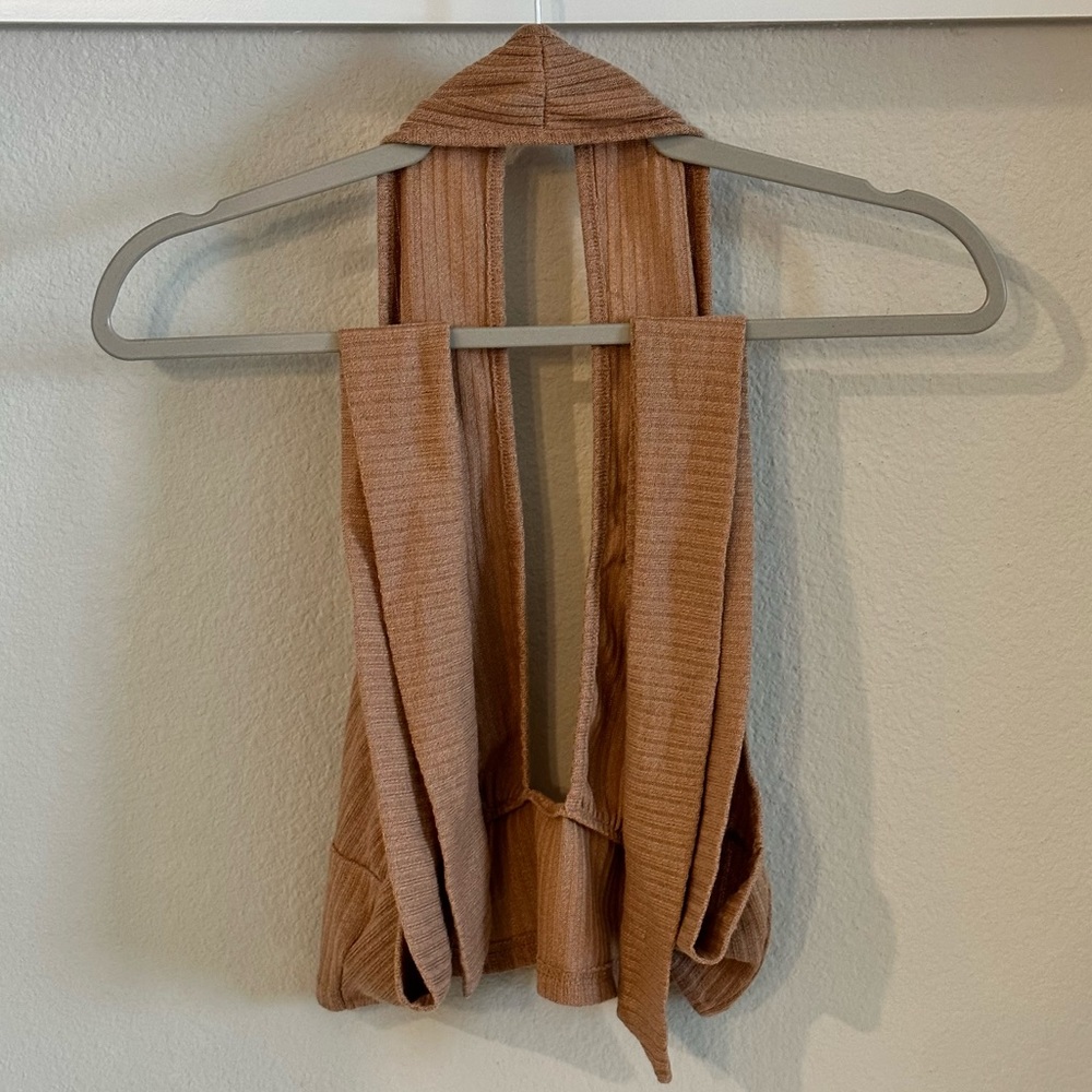 SHEIN Halter Neck Knot Backless Crop Top - Picture 4 of 5
